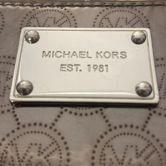 Rare Michael Kors Jet Set clutch. Grey - Picture 4 of 11